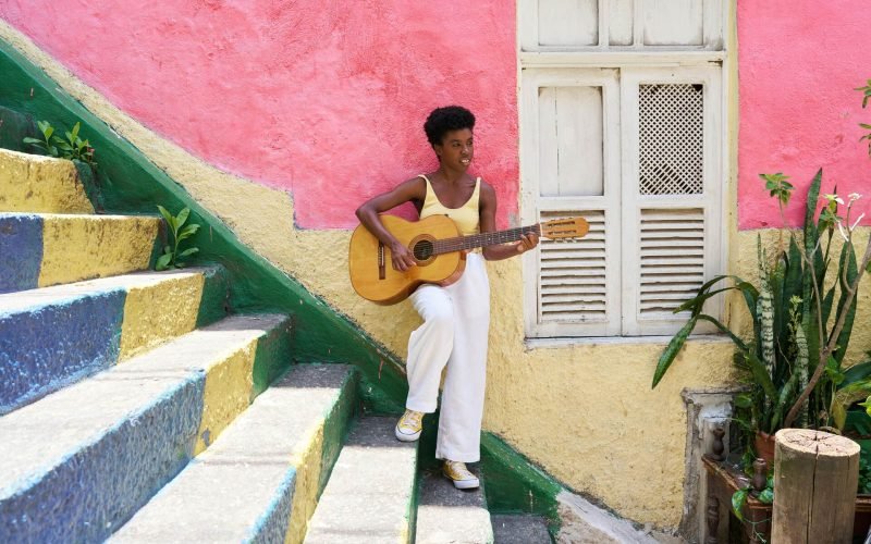 Dominica - guitare couleurs