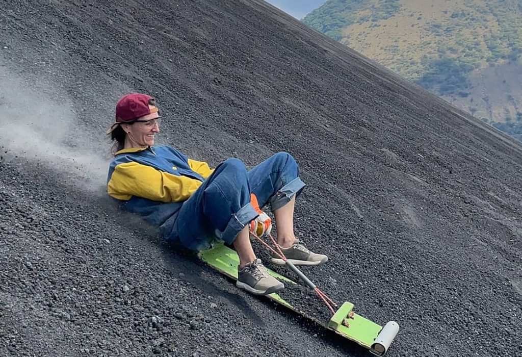 Terra-Nicaragua—Sandboarding-cerro-negro